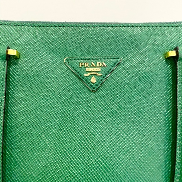 Prada Saffiano Cuir Large Double Zip Tote in Verte - Picture 2 of 15